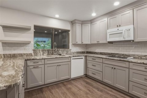 Condo in Lakeland, Florida, 4 bedrooms № 2386079 - photo 9