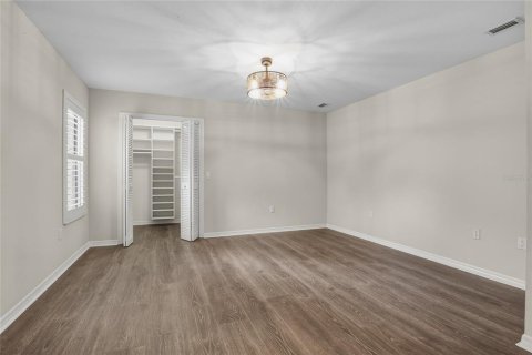 Condo in Lakeland, Florida, 4 bedrooms № 2386079 - photo 12