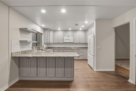 Condo in Lakeland, Florida, 4 bedrooms № 2386079 - photo 8