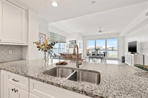 Condo in Clearwater, Florida, 3 bedrooms  № 1899716 - photo 19