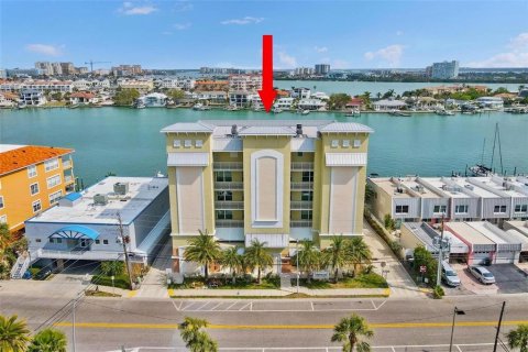 Condo in Clearwater, Florida, 3 bedrooms  № 1899716 - photo 1