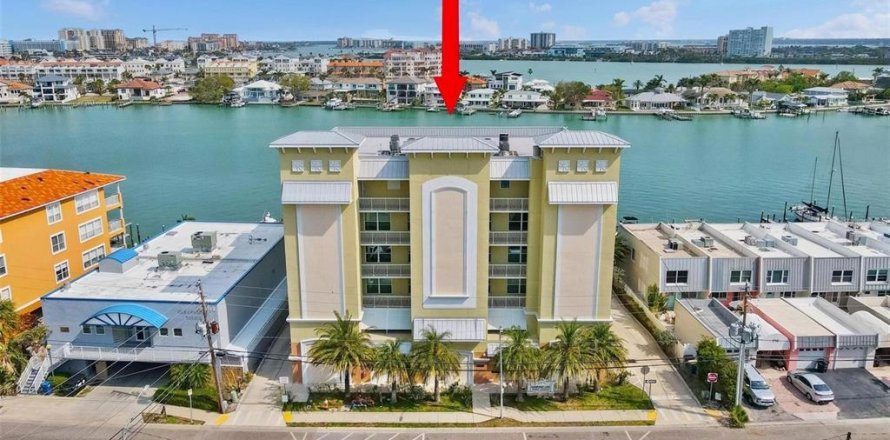Condo in Clearwater, Florida, 3 bedrooms № 1899716