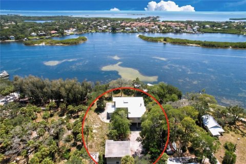 House in Tarpon Springs, Florida 5 bedrooms, 193.7 sq.m. № 2233557 - photo 2