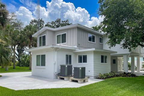 House in Tarpon Springs, Florida 5 bedrooms, 193.7 sq.m. № 2233557 - photo 20