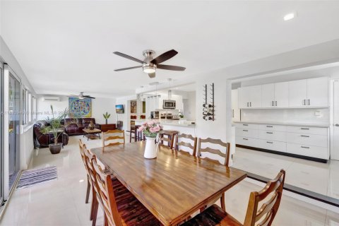 House in Fort Lauderdale, Florida 3 bedrooms, 182 sq.m. № 1814882 - photo 5