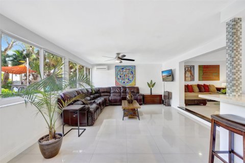 House in Fort Lauderdale, Florida 3 bedrooms, 182 sq.m. № 1814882 - photo 3