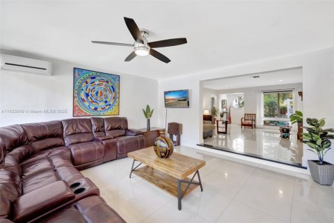 House in Fort Lauderdale, Florida 3 bedrooms, 182 sq.m. № 1814882 - photo 2
