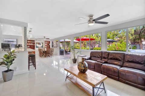 House in Fort Lauderdale, Florida 3 bedrooms, 182 sq.m. № 1814882 - photo 1