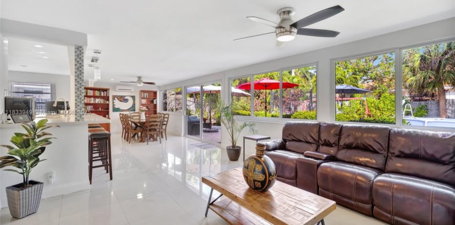 House in Fort Lauderdale, Florida 3 bedrooms, 182 sq.m. № 1814882