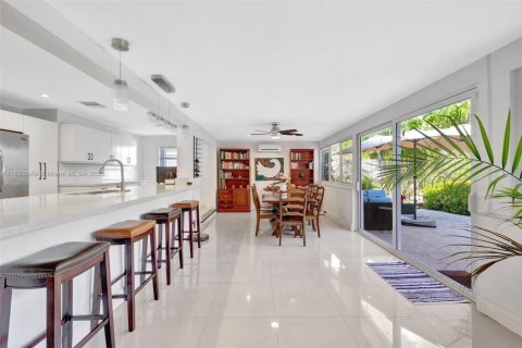 House in Fort Lauderdale, Florida 3 bedrooms, 182 sq.m. № 1814882 - photo 4