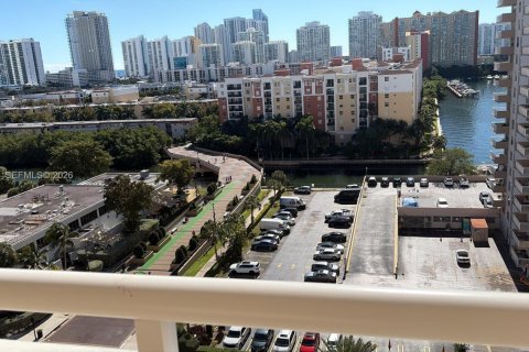 Condo in Sunny Isles Beach, Florida, 2 bedrooms № 2244711 - photo 29