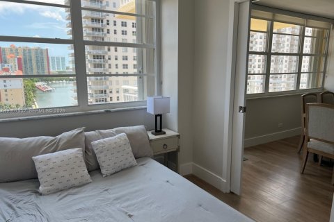 Condo in Sunny Isles Beach, Florida, 2 bedrooms № 2244711 - photo 23