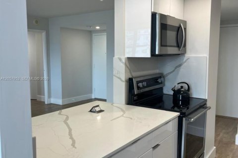 Condo in Sunny Isles Beach, Florida, 2 bedrooms № 2244711 - photo 11