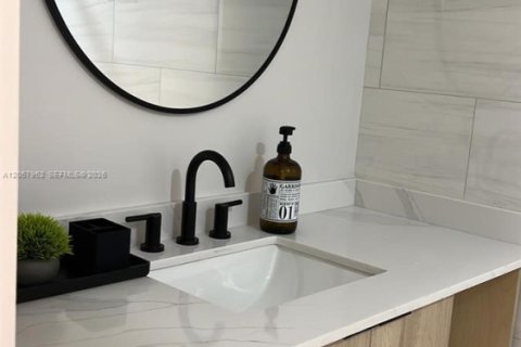 Condo in Sunny Isles Beach, Florida, 2 bedrooms № 2244711 - photo 24