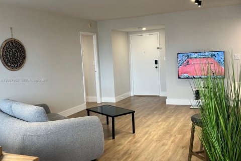 Condo in Sunny Isles Beach, Florida, 2 bedrooms № 2244711 - photo 6