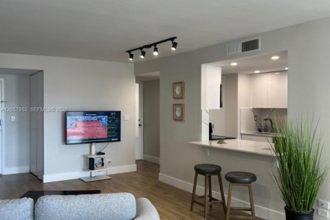 Condo in Sunny Isles Beach, Florida, 2 bedrooms № 2244711 - photo 3