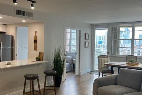 Condo in Sunny Isles Beach, Florida, 2 bedrooms № 2244711 - photo 4