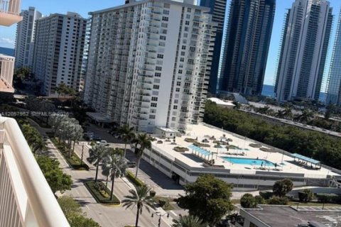 Condo in Sunny Isles Beach, Florida, 2 bedrooms № 2244711 - photo 30