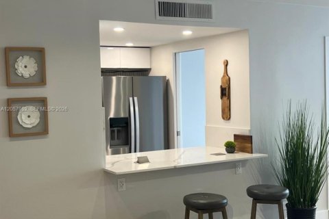 Condo in Sunny Isles Beach, Florida, 2 bedrooms № 2244711 - photo 5