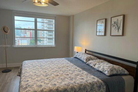 Condo in Sunny Isles Beach, Florida, 2 bedrooms № 2244711 - photo 18