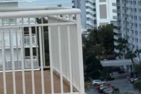 Condo in Sunny Isles Beach, Florida, 2 bedrooms № 2244711 - photo 28