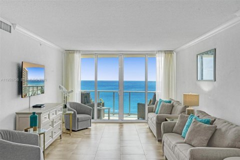 Condominio en alquiler en Hollywood, Florida, 1 dormitorio, 69.21 m2 № 2006748 - foto 4