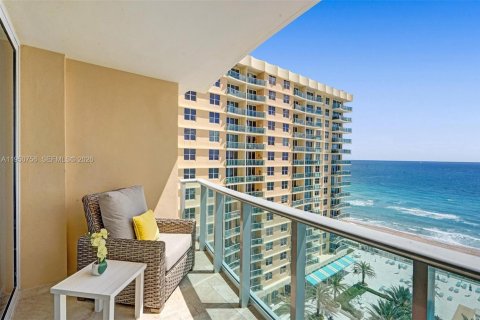 Condominio en alquiler en Hollywood, Florida, 1 dormitorio, 69.21 m2 № 2006748 - foto 3