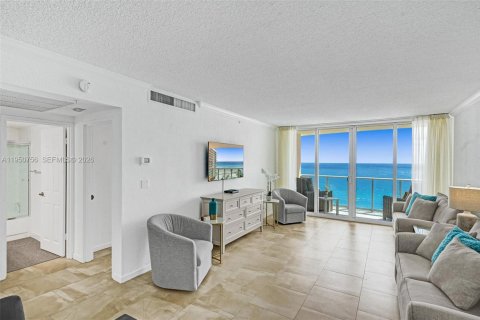 Condominio en alquiler en Hollywood, Florida, 1 dormitorio, 69.21 m2 № 2006748 - foto 5