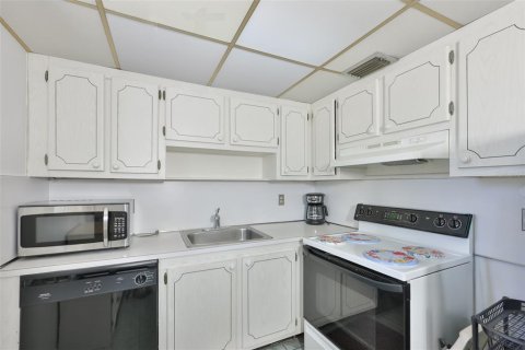 Купить кондоминиум в Сан-Сити-Центр, Флорида 8 комнат, 89.19м2, № 2103707 - фото 10
