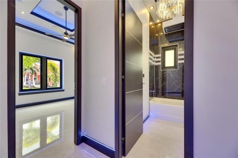 Casa en venta en Apollo Beach, Florida, 4 dormitorios, 198.72 m2 № 1754441 - foto 9