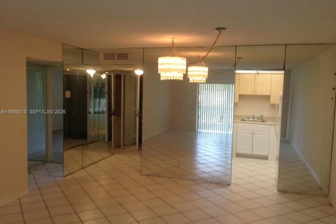Condo in Lauderhill, Florida, 1 bedroom  № 2080507
