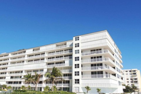 Copropriété à louer à South Palm Beach, Floride: 2 chambres, 147.9 m2 № 1060316 - photo 1