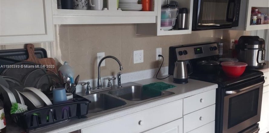 Apartment in Dania Beach, Florida 2 bedrooms, 89.84 sq.m. № 1952561