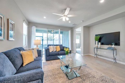 House in THE PRESERVE AT LA PALOMA in Sun City Center, Florida 3 bedrooms, 161.28 sq.m. № 1901975 - photo 17