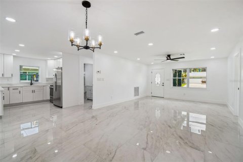 Купить виллу или дом в Гудзон, Флорида 6 комнат, 135.82м2, № 1883038 - фото 15