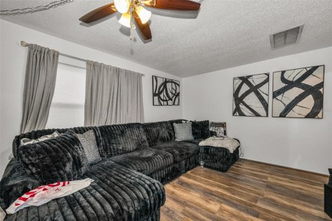 Commercial property in Largo, Florida 5 bedrooms, 171.5 sq.m. № 2318421 - photo 23