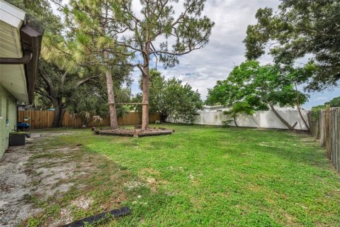 Commercial property in Largo, Florida 5 bedrooms, 171.5 sq.m. № 2318421 - photo 12