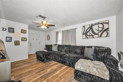 Commercial property in Largo, Florida 5 bedrooms, 171.5 sq.m. № 2318421 - photo 8