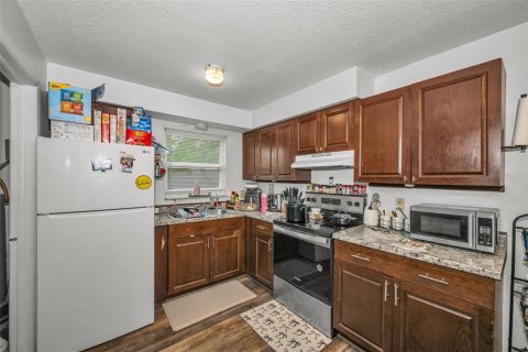 Commercial property in Largo, Florida 5 bedrooms, 171.5 sq.m. № 2318421 - photo 24