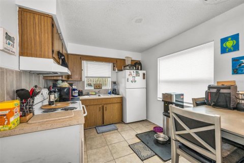 Commercial property in Largo, Florida 5 bedrooms, 171.5 sq.m. № 2318421 - photo 4