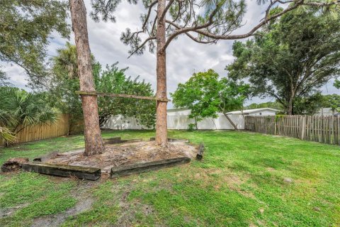 Commercial property in Largo, Florida 5 bedrooms, 171.5 sq.m. № 2318421 - photo 30