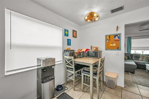 Commercial property in Largo, Florida 5 bedrooms, 171.5 sq.m. № 2318421 - photo 21