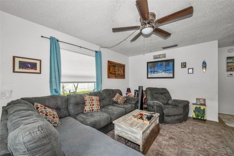 Commercial property in Largo, Florida 5 bedrooms, 171.5 sq.m. № 2318421 - photo 17