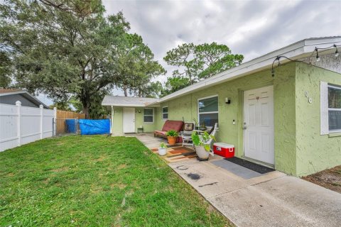 Commercial property in Largo, Florida 5 bedrooms, 171.5 sq.m. № 2318421 - photo 15