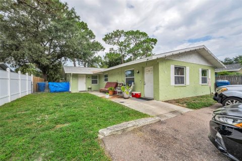 Commercial property in Largo, Florida 5 bedrooms, 171.5 sq.m. № 2318421 - photo 14