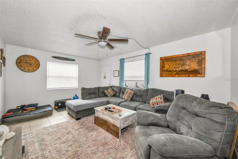 Commercial property in Largo, Florida 5 bedrooms, 171.5 sq.m. № 2318421 - photo 18