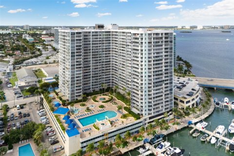 Condominio en venta en North Bay Village, Florida, 2 dormitorios, 95.69 m2 № 1992273 - foto 29