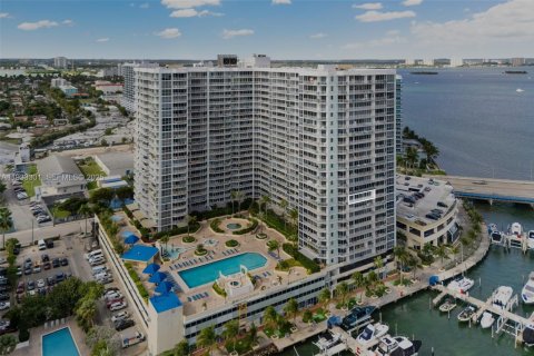Condominio en venta en North Bay Village, Florida, 2 dormitorios, 95.69 m2 № 1992273 - foto 30
