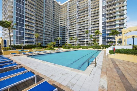 Condominio en venta en North Bay Village, Florida, 2 dormitorios, 95.69 m2 № 1992273 - foto 25