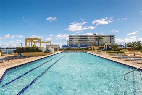 Condominio en venta en North Bay Village, Florida, 2 dormitorios, 95.69 m2 № 1992273 - foto 24